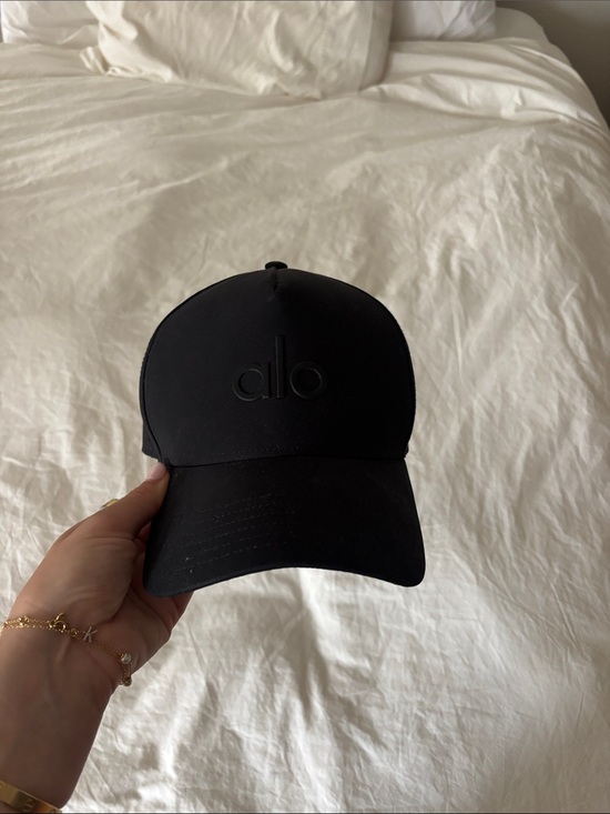 ALO Yoga Other - ALO Yoga Black Embossed Logo Baseball Cap